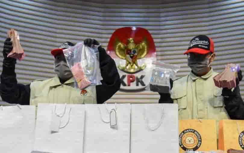 KPK Tetapkan Bupati dan Sekda Cilacap Tersangka Pemerasan