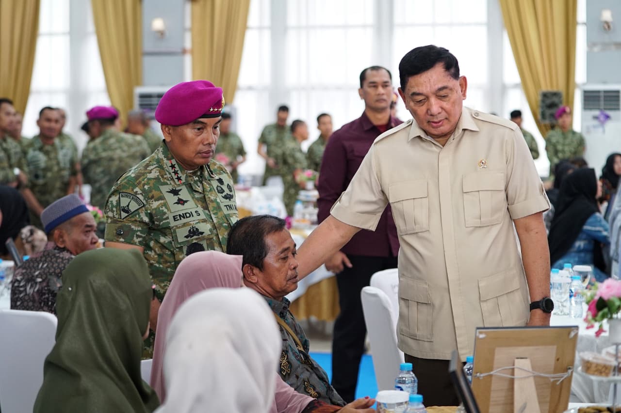 Menhan Kunjungi Mako Kormar Beri Dukungan Moril Keluarga Prajurit