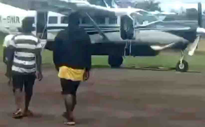 Kelompok Bersenjata Tembak Pesawat Smart Air, Pilot dan Kopilot Tewas